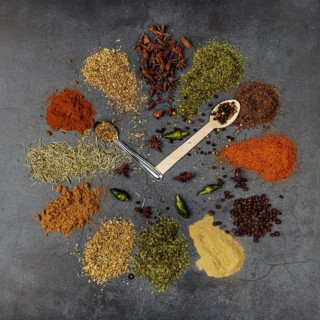 Spices, Clock, aniseed (Pimpinella anisum), black pepper (Piper nigrum), Paprika (Capsicum), common