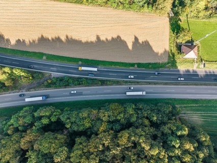 A8 motorway near Hohenstadt in the Swabian Alb. The two directional carriageways separate here. For