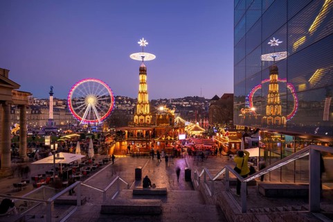 Christmas market with Christmas pyramid, reflection in the art museum, Cube, Ferris wheel, New
