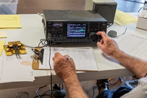 Bosque Farms, New Mexico, Paul Ridley, an amateur radio operator, operates a Morse code station