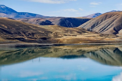 Mountains reflecting in Van Lake, Van, Turkey, Asia
