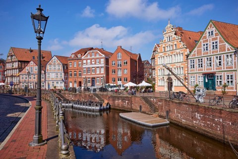 Harbour basin with railing and lantern, pontoon as well as the gabled houses and half-timbered