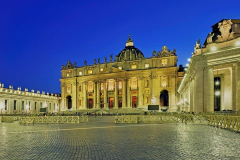 Cathedral, St Peter, St Peter's Basilica, Vatican palaces, St Peter's Square, Vatican at dusk,