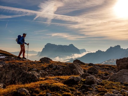 Mountaineer with view of Sassolungo and Catinaccio, Sciliar, Dolomites, South Tyrol, Italy, Europe