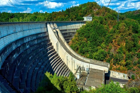 Bort-les-Orgues. Dam holding back the waters of the Dordogne. Hydroelectric power station exhibited