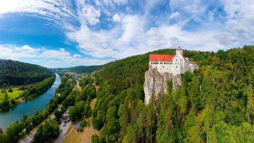 Aerial view, Prunn Castle, hilltop castle, first mentioned in 1037, stands on steep limestone