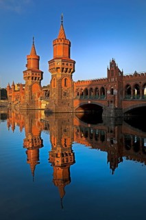 Oberbaum Bridge over the Spree, Friedrichshain-Kreuzberg district, Berlin, Germany, Europe