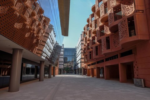 Road through houses, Masdar City urban development project, first emission-free eco-city, Emirate
