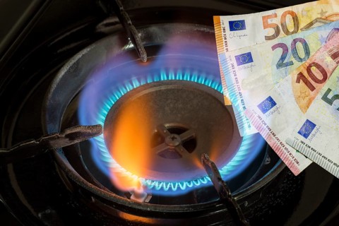 Symbolic image, gas cooker, gas flame, gas price, gas price increase, energy, energy costs,