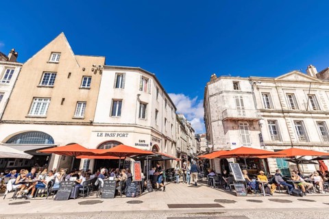 Restaurants and cafes on Quai Duperre, Old Port, Old Town, La Rochelle, Atlantic Coast, Aquitaine,