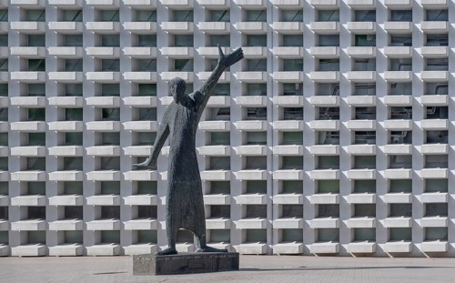 The Admonisher, sculpture by Hilde Schürk-Frisch, sculpture, bronze, Catholic Church St Mariä