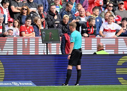 Video assist, referee Christian Dingert checks his decision on the monitor, Allianz Arena, Munich,