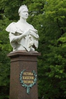 Monument with bust of Victoria Empress Friedrich, inscription, Schmuckplatz, spa garden, Bad