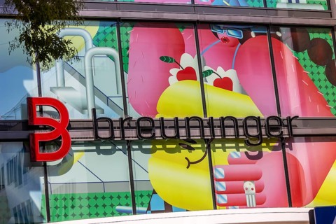 Breuninger department stores' logo. The department stores' is positioned in the upscale market
