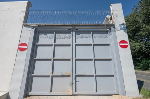 Gate entrance of the prison, JVA, Reuthersbrunner Str., Nuremberg, Middle Franconia, Bavaria,