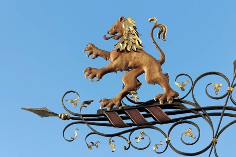 Inn sign Goldener Löwe, historic old town, Bad Waldsee, Upper Swabia, Baden-Württemberg, Germany,