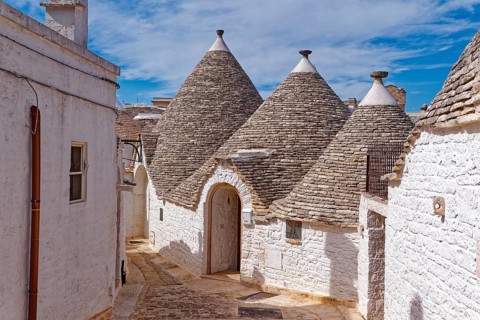 Whitewashed trulli, round houses with stone roofs, in the southern Italian town of Alberobello. The