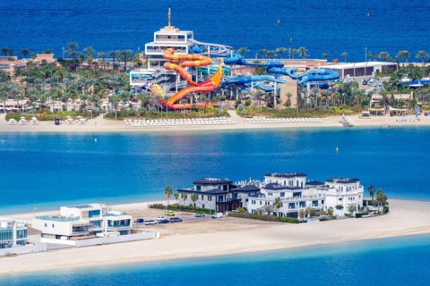 Luxury villas for sale on The Palm Jumeirah man-made island with Aquaventure Waterpark in Dubai,