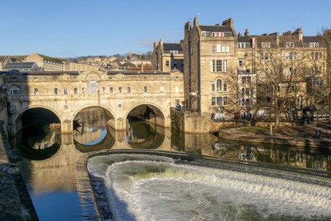 River Avon weir, Pulteney Bridge, Bath, Somerset, England, UK