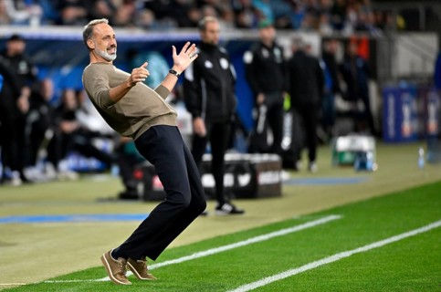 Coach Pellegrino Matarazzo TSG 1899 Hoffenheim on the sidelines Gesture Gesture PreZero Arena,