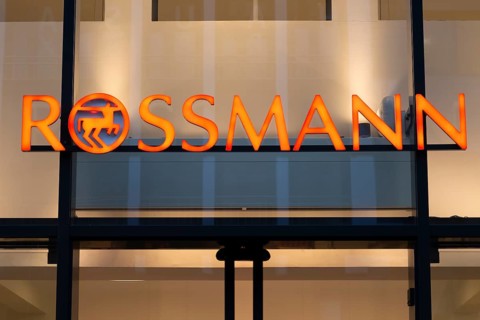 Rossmann, facade with sign and logo, illuminated, Essen, Ruhr area, North Rhine-Westphalia,