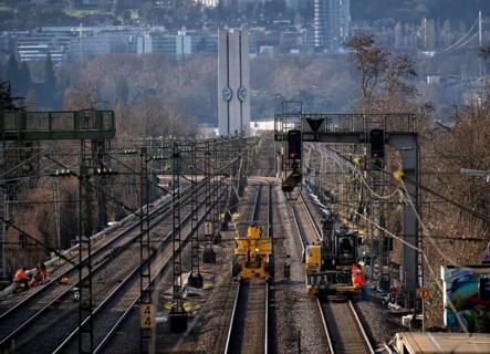Labourers working with Liebherr A922 Rail Litronic and Kuhnle RR14 EVO 3 Rail two-way working