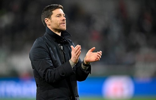 Coach Xabi Alonso Bayer 04 Leverkusen clapping his hands in encouragement, applause WWK Arena,