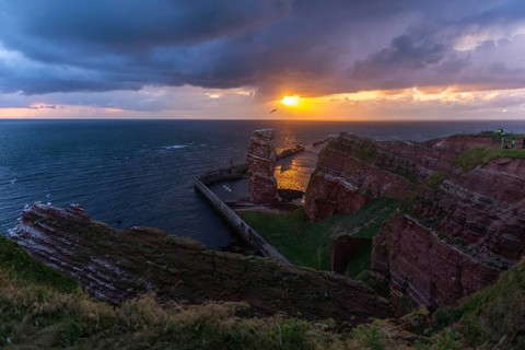 Evening shot, Lange Anna Felsen, red sandstone cliff, Lummenfelsen, cloudy sky, Helgoland Oberland,