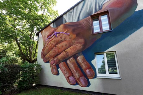 Hands of an old person with a purple Alzheimer's ribbon, mural by street artist Case Maclaim, 40