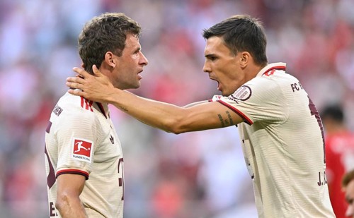 Goal celebration Thomas Thomas Müller FC Bayern München FCB (25) Joao Palhinha FC Bayern München