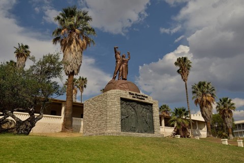 Sculpture of a black couple ripping the chains of white subjugation, symbol for end of slavery, in
