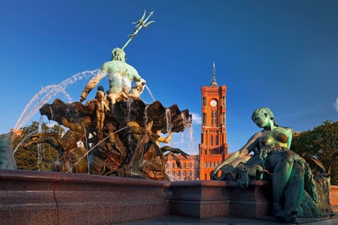 Neptune Fountain and Red City Hall in the evening light, Berlin Mitte, Berlin, Germany, Europe