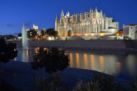 La Seu Cathedral, Palma Cathedral, at dusk, Palma, Majorca, Balearic Islands, Spain, Europe