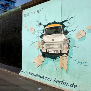 Mural on remnant of the Berlin Wall with the cardiac stress test (Test The Rest), Trabi durchbricht