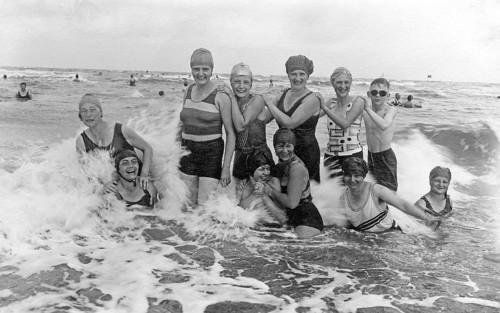 Bathing group on the beach, 10 woman and a boy, funny, laughing, waves, summer holidays, holiday,
