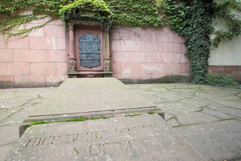 Gravestone of Katharina Elisabeth Aja Goethe with inscription, Mother of Wolfgang,