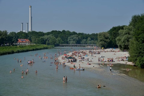 Bathers at the Flaucher, Isar, Thalkirchen, Munich, Upper Bavaria, Bavaria, Germany, Europe