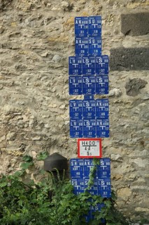 Signs for water withdrawal at hydrant near sewer, many, number, quantity, large, Bornheim, Main,