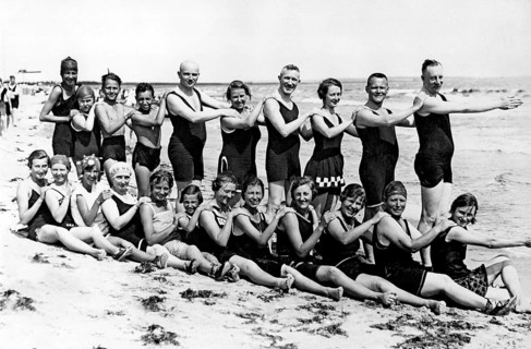 Bathing group on the beach, funny, laughing, summer holidays, holiday, joie de vivre, about 1920s,