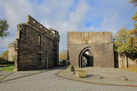 Koblenz Gate with historic town castle and town fortifications, castle, Andernach,