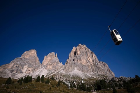 Forcella Sassolungo gondola lift to the Langkofelscharte, Langkofelgruppe, Sella Pass, Selva di Val