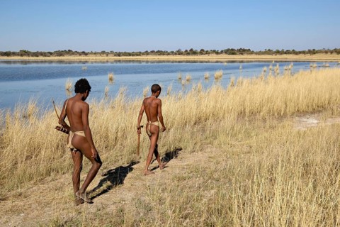 Bushmen of Ju/' Hoansi-San on traditional hunting, village //Xa/oba, near Tsumkwe, Otjozondjupa
