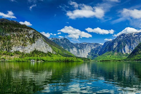 Hallstatter See mountain lake in Austria. Salzkammergut region, Austria, Europe