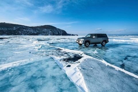 Car on ice, Lake Baikal, Olkhon Island, Pribaikalsky National Park, Irkutsk Province, Siberia,