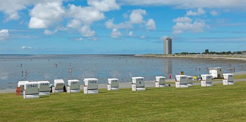 Beach chairs, green beach, high-rise building, Büsum, Schleswig-Holstein, Germany, Europe