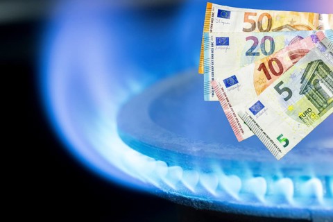 Symbolic image, gas cooker, gas flame, gas price, gas price increase, energy, energy costs,