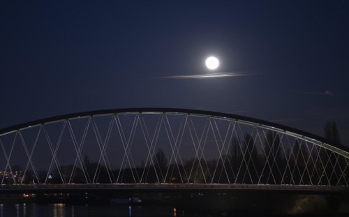 Night shot, full moon over Osthafenbrücke, Frankfurt am Main, Hesse, Germany, Europe