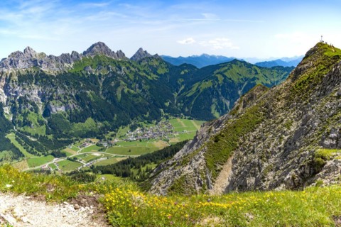 Mountain panorama from the Krinnenspitze, 2000m, behind Friedberger Klettersteig, Rote Flüh, 2108m,