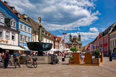 Figure of St George and the dragon, St George's Fountain, Maximilianstraße, Speyer,