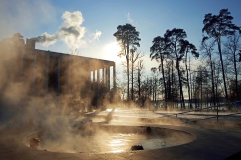 Menschen in der Bad Saarow Therme in Brandenburg, Deutschland